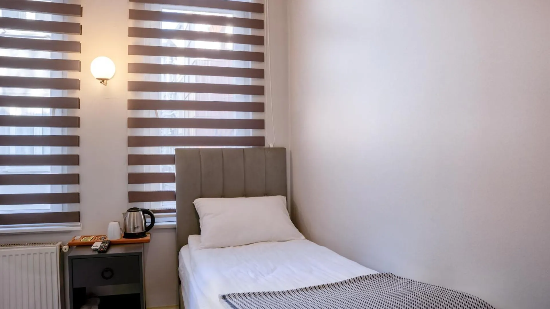November Hotel Istanbul Bed & Breakfast