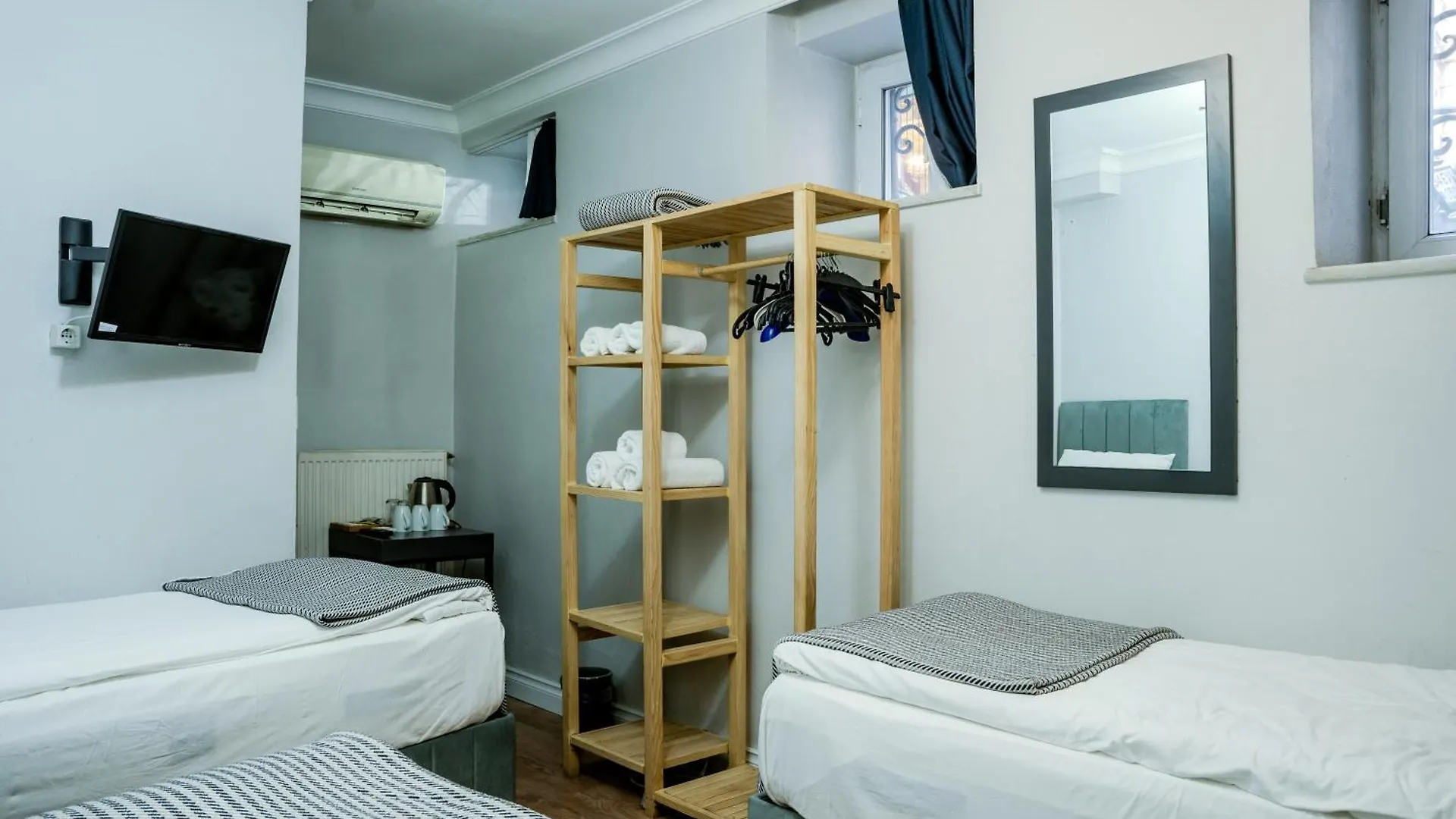 November Hotel Istanbul Bed & Breakfast